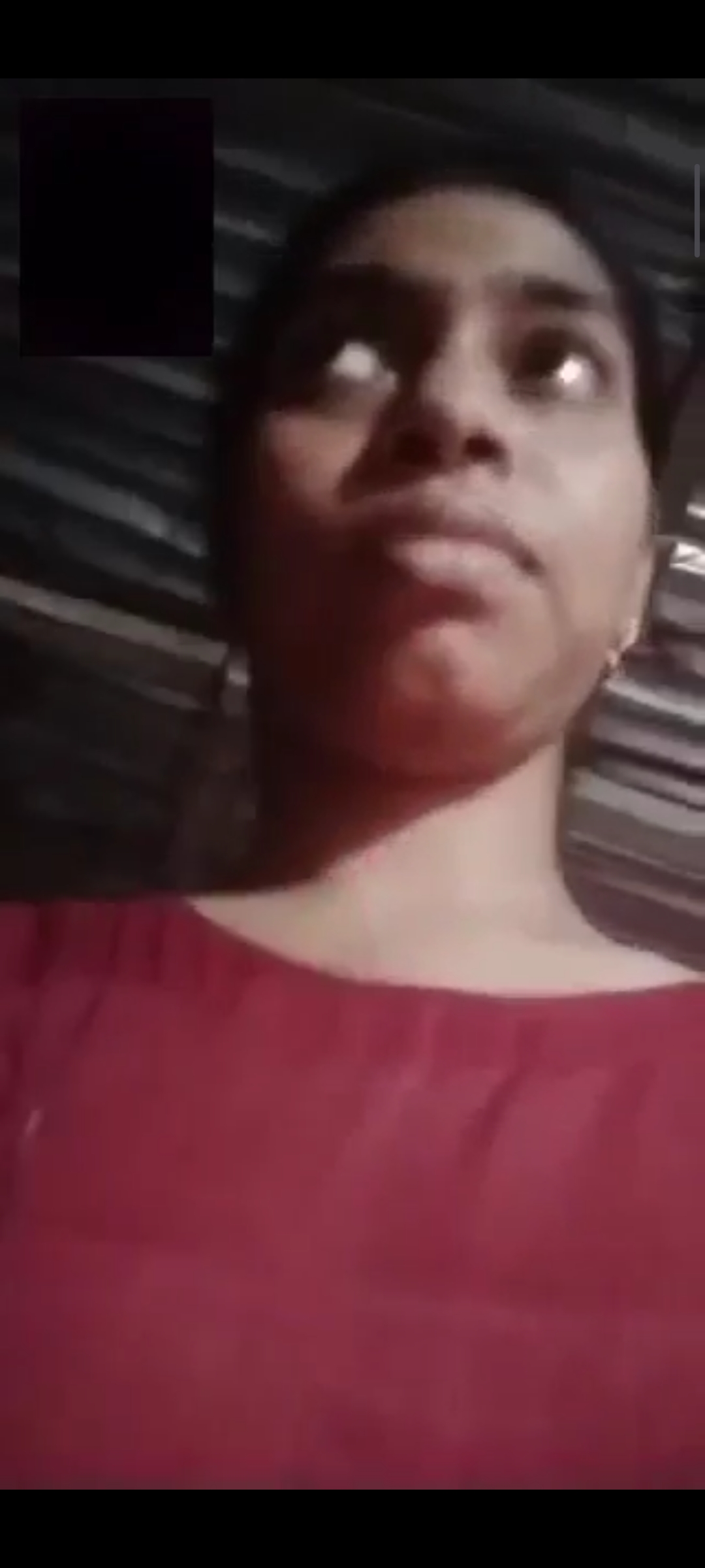 Desi girl showing on video call and giving pen in pussy