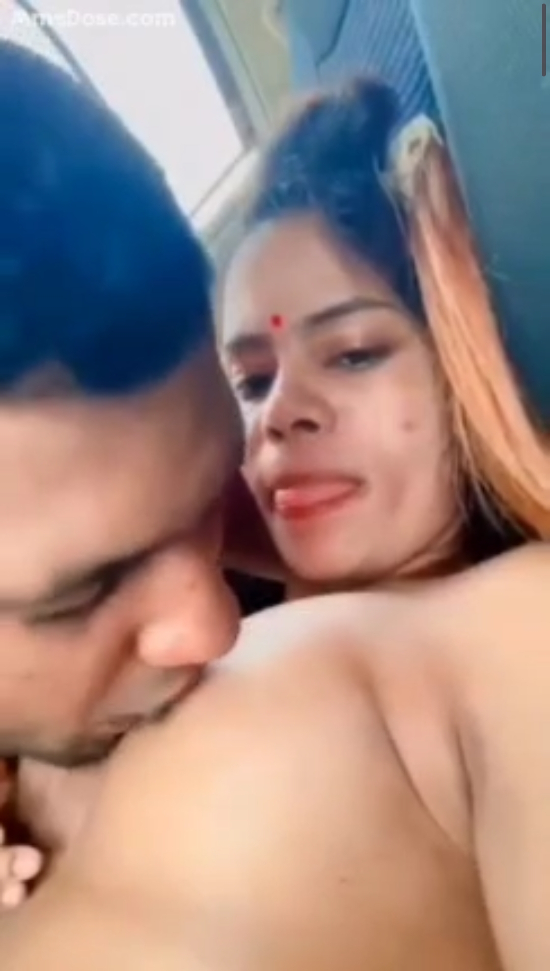 Desi bhabhi kissing and blowjob
