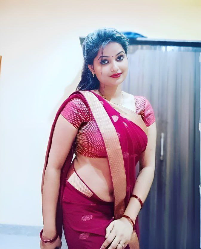Horney bhabhi remove saree