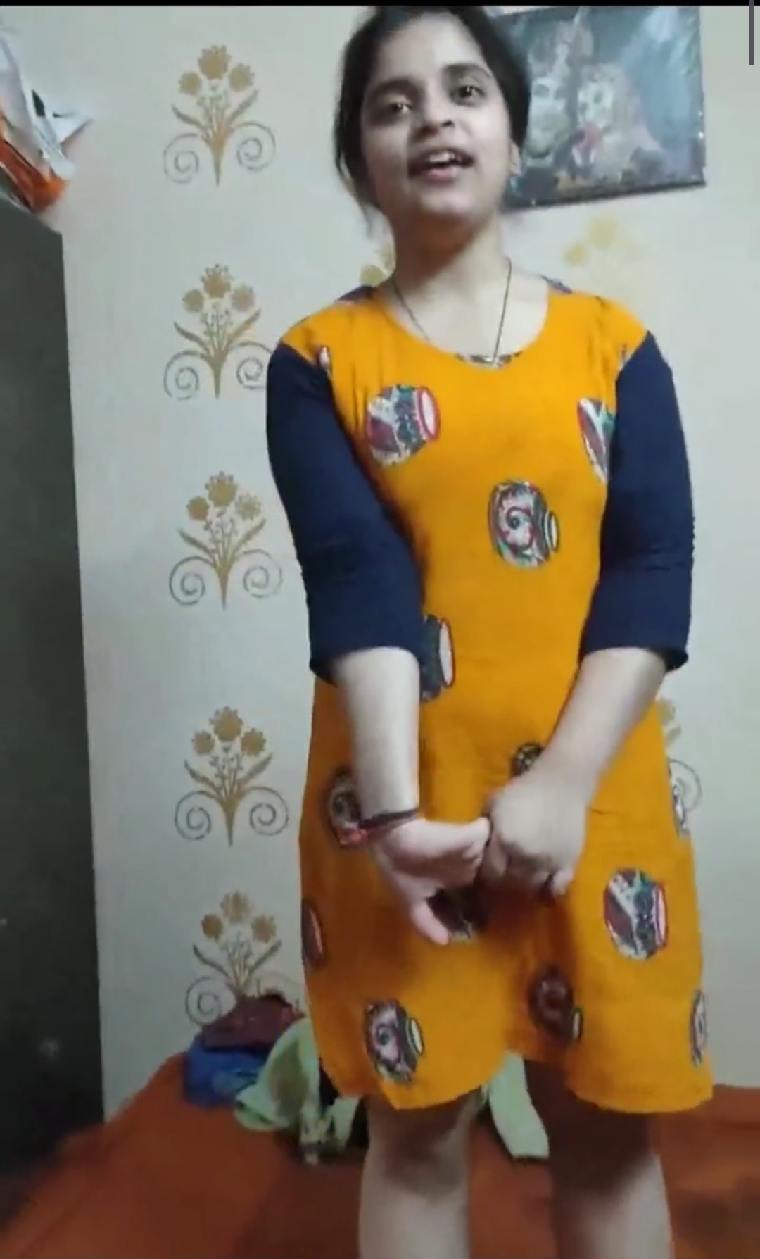 Bombay girl showing full nude and sucking