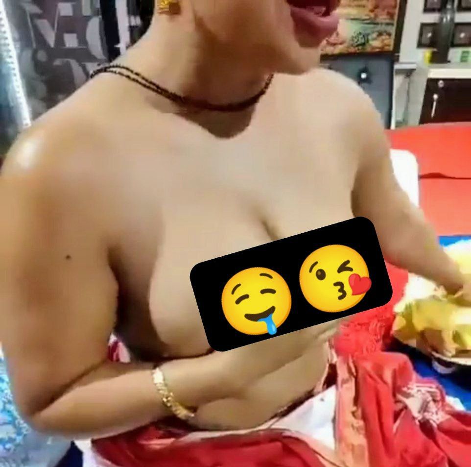 Hot bengali aunty huge boobs semi nude cam live viral