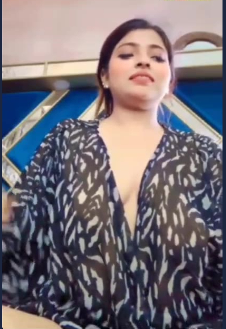 Beautifull bhabhi showing nude on record video