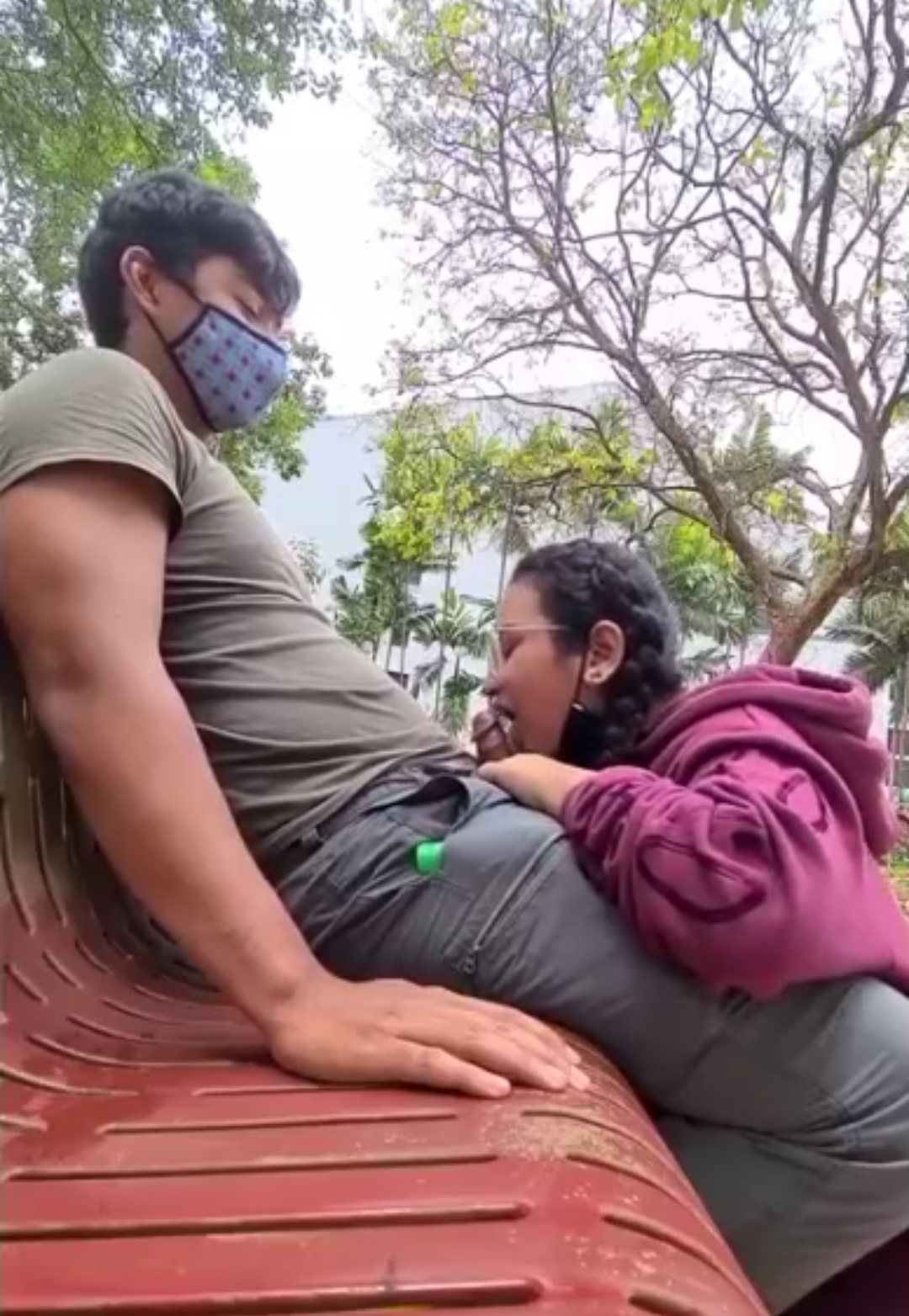 Desi girl Fucked in the park viral video