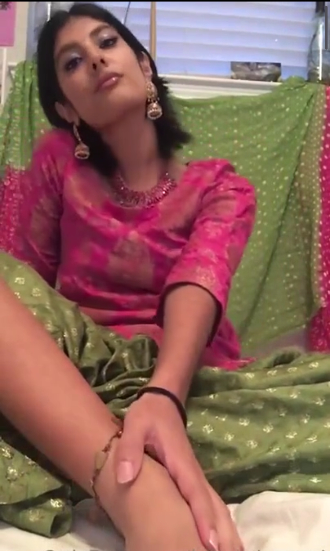 Desi hot bhabhi Showing full nude on only fan