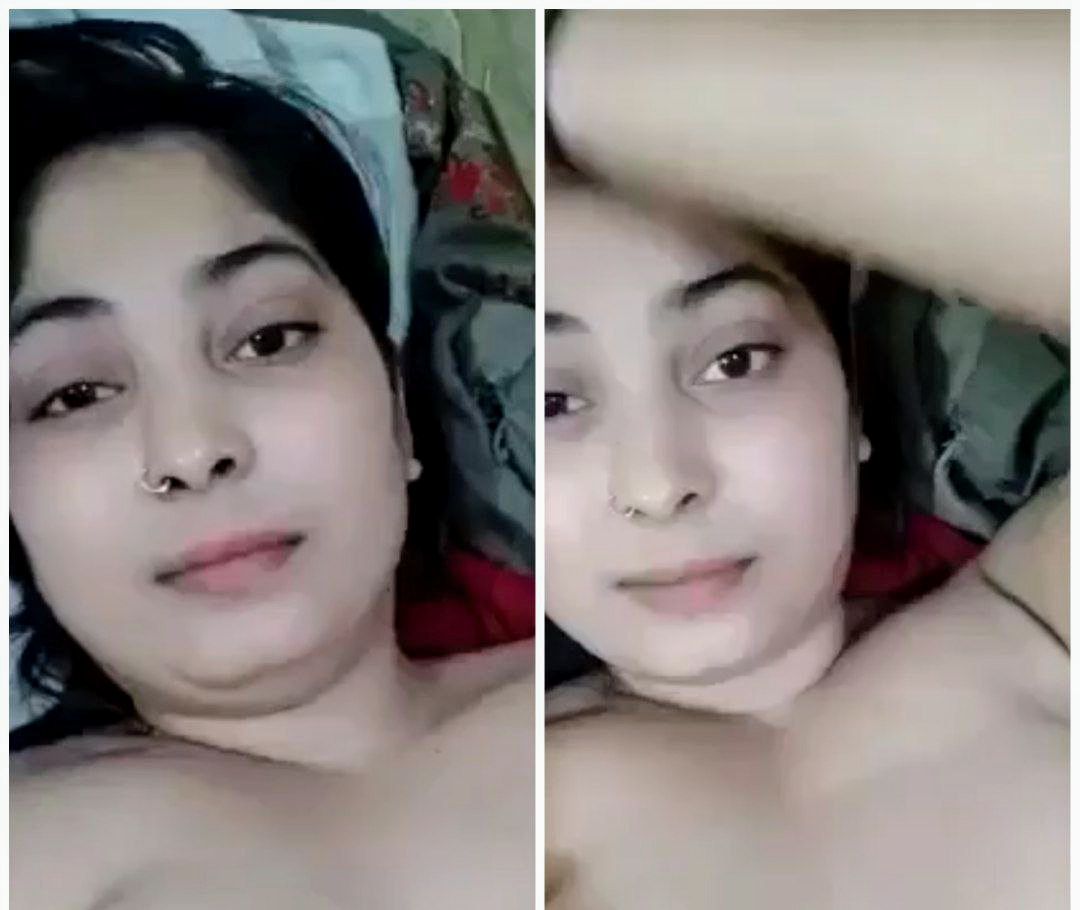 Desi bhabhi showing her huge boobs