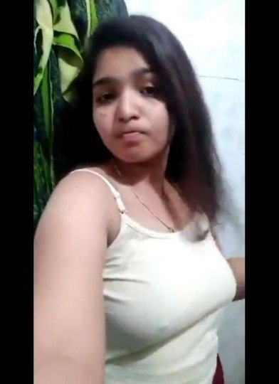 Desi girl shwoing big boobs and hairy pussy and rubbing