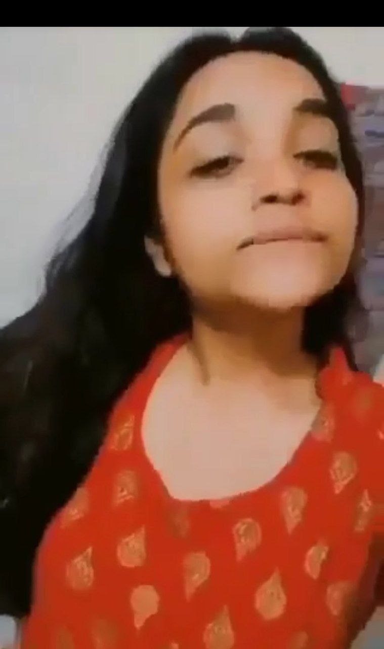 Cute girl shwoing boobs pussy and ass closed up videos collection