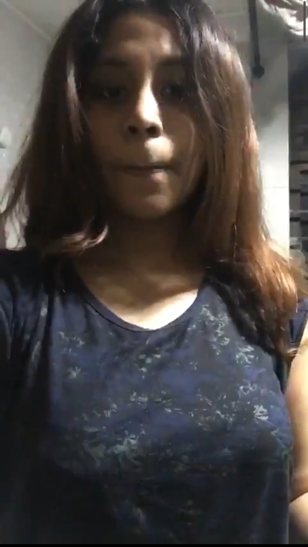 Desi girl showing boobs and pressing