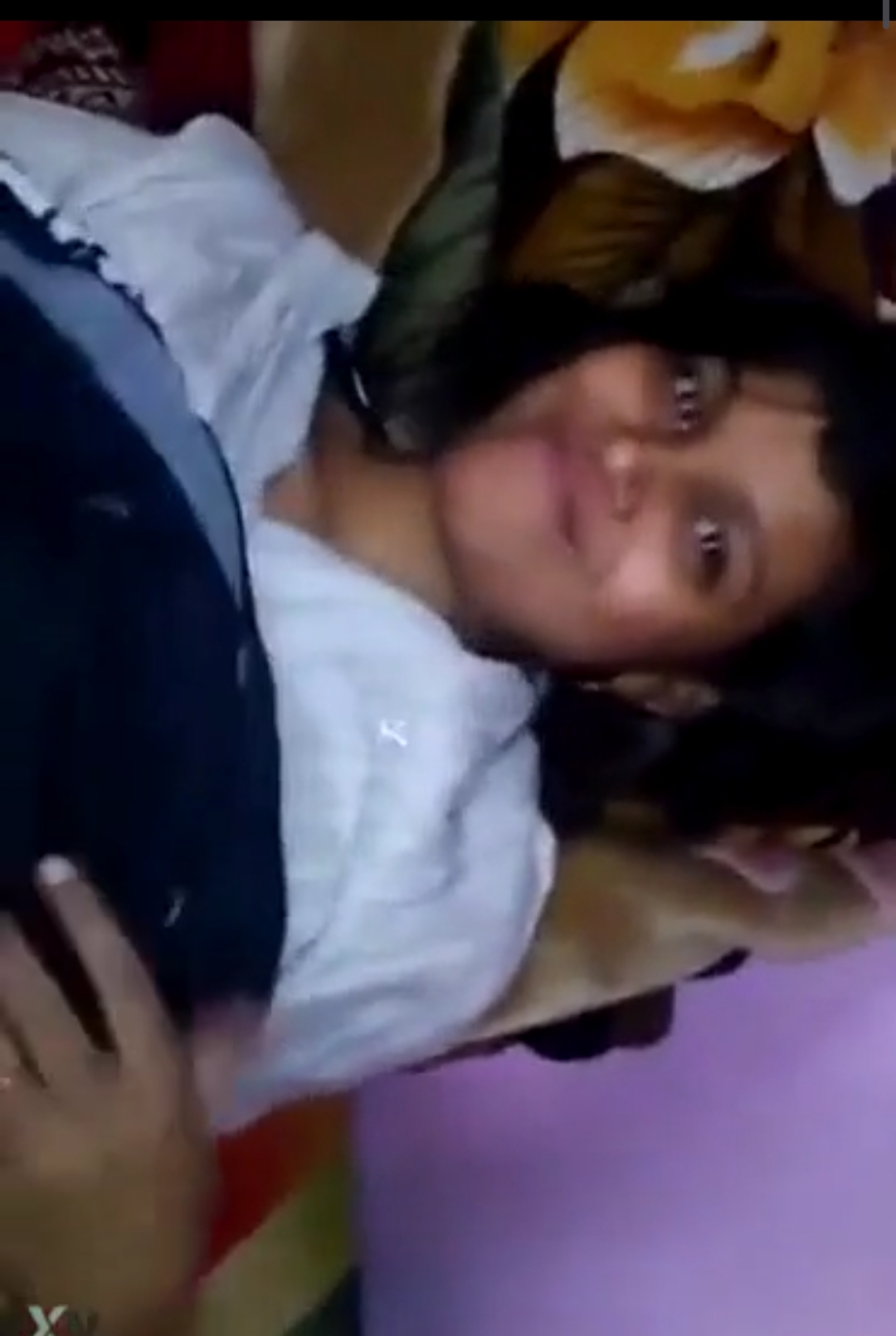 Desi village girl having fucked with boyfrnd in home
