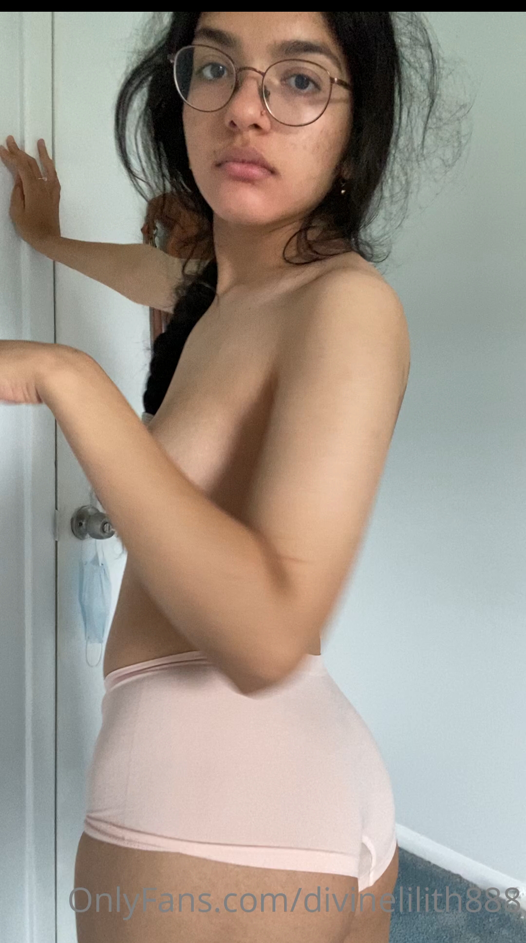 Only fan beautiful girl Rubbing pussy and relax with Fingering by self