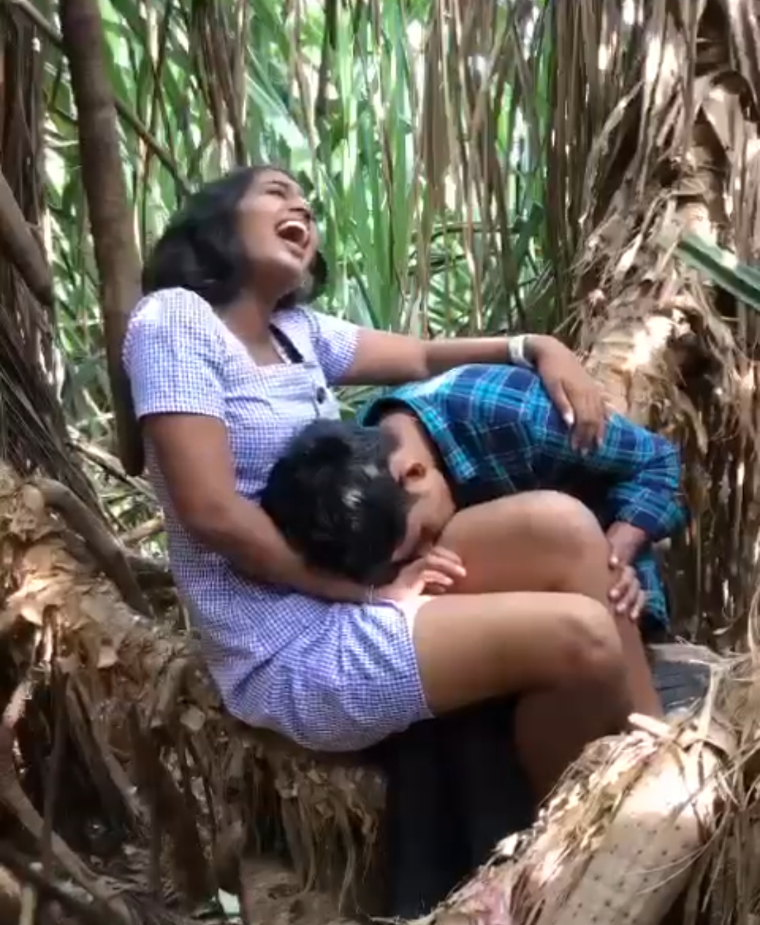 Desi Indian boyfriend girlfriend in farm viral video mms