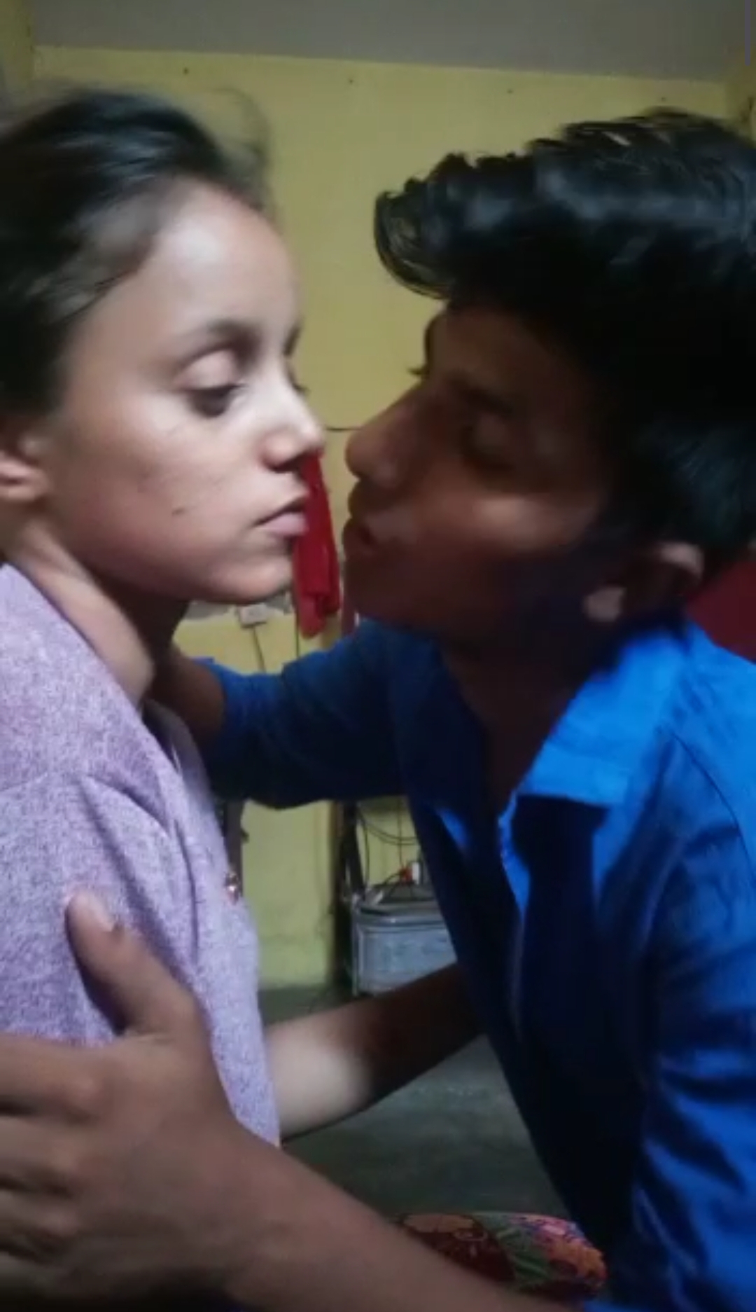 Beautifull cute small girl and small boy sucking boobs and fucking video viral