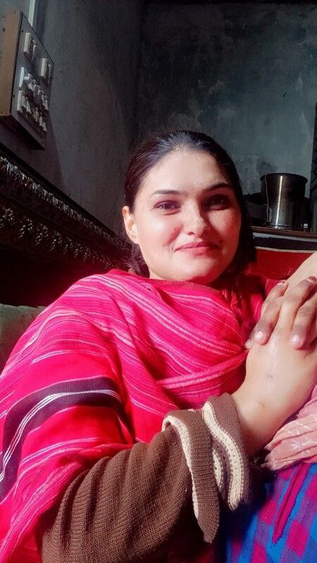 Desi aunty Shwoing full nude close up pussy
