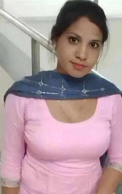Beautifull punjabi girl have tight pussy and fucked first time