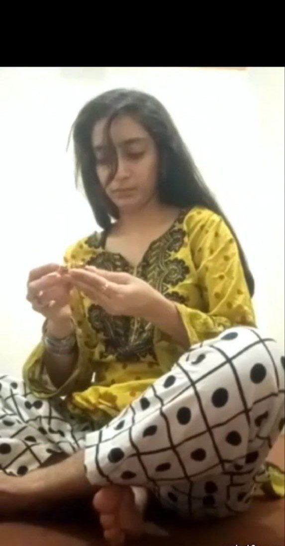 Beautifull pakistani girl remove cloths record by self video