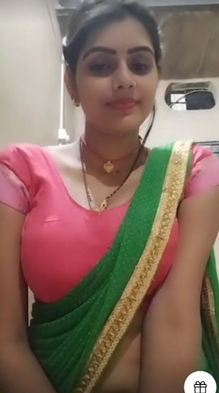 Desi bhabhi dance on front of camera live