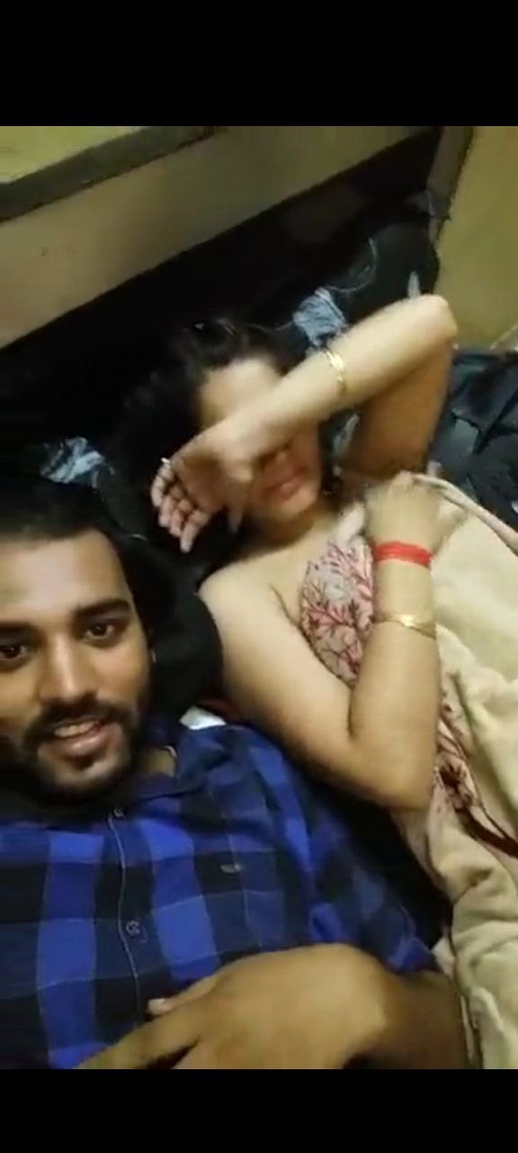 Desi couple viral video in hotel self record