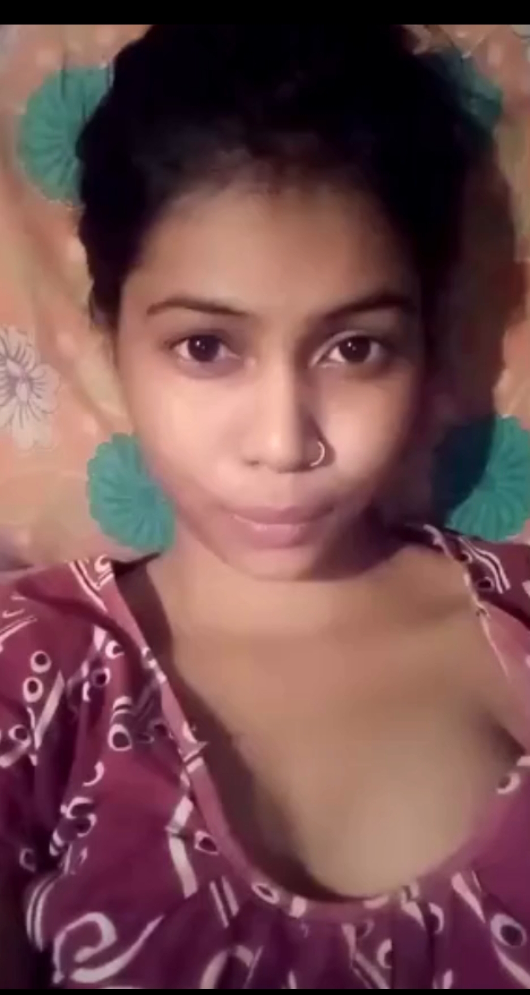 Desi girl shwoing cute small boobs and slim body