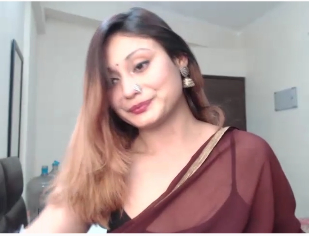 Beautifull Hot bhabhi nude dance and shwoing bigg boobs