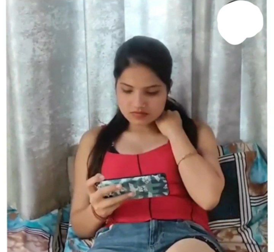 Beautifull desi girl watching porn video and full on model with younger brother